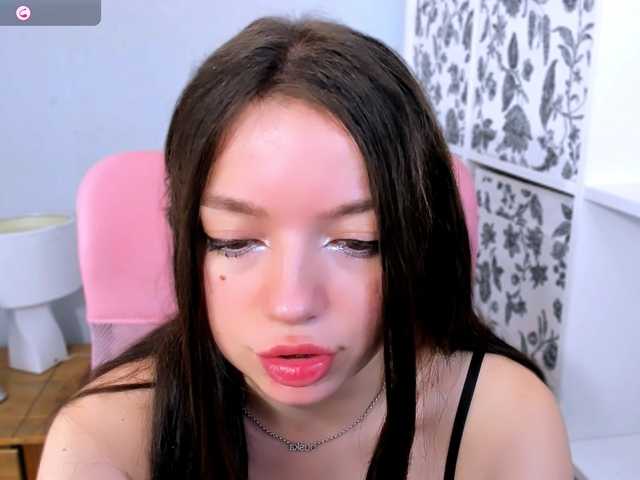 le modèle GraceLipsX est en webcam porno dans un show sur le site bongacams, il possède les tags suivants: White/Caucasian,Brunette,Shaved
