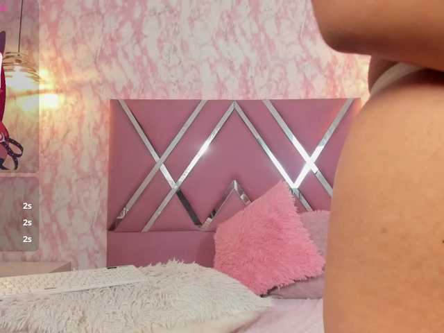 Estrellaa11 live cam on BongaCams