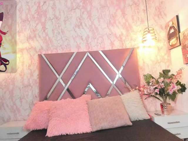 Estrellaa11 live cam on BongaCams