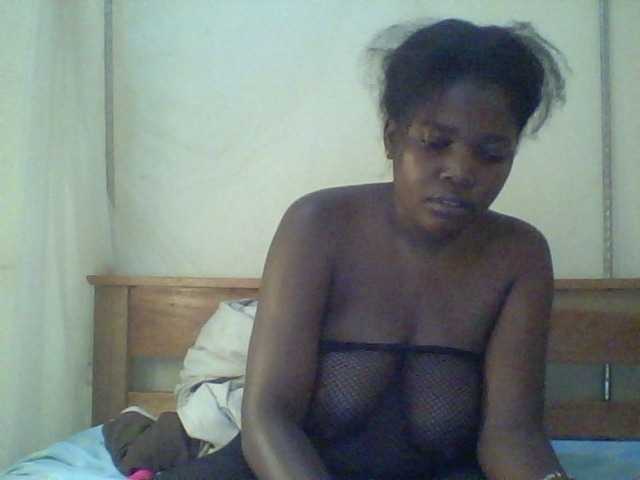 Cute-Divah live cam on BongaCams