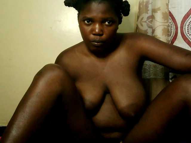 Cute-Divah live cam on BongaCams