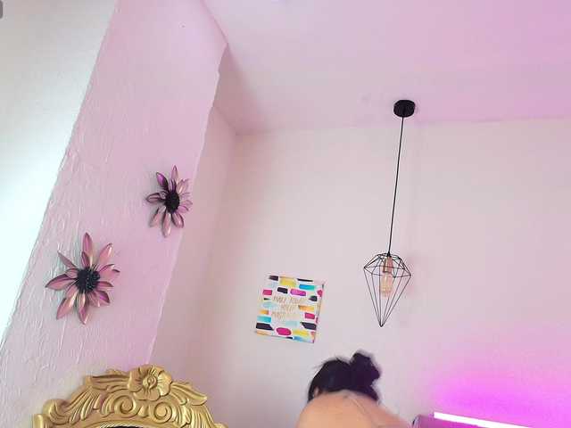 Melannyy-- live webcam show