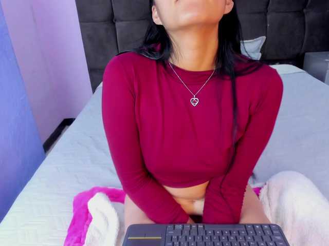 Melannyy-- live webcam show