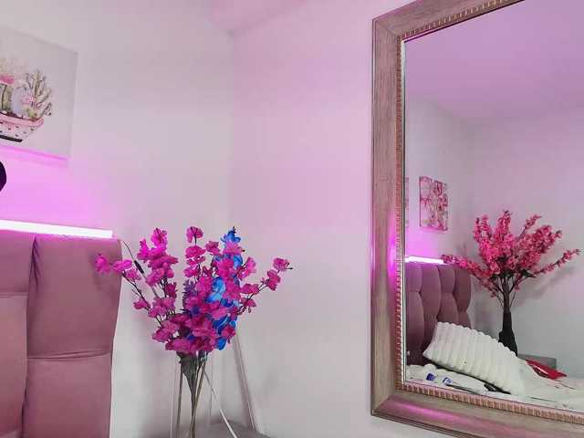 Melannyy-- live cam on BongaCams