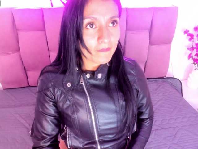 Melannyy-- live cam on BongaCams