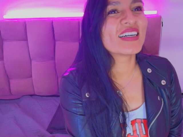Melannyy-- live cam on BongaCams