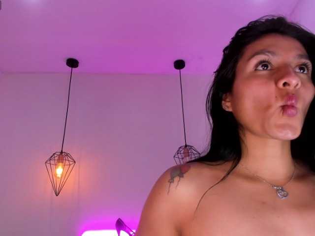 Melannyy-- live cam on BongaCams