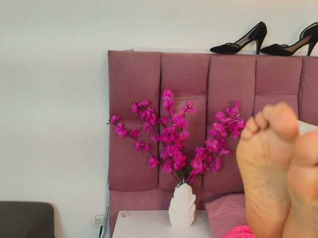 Melannyy-- Live Cam on BongaCams