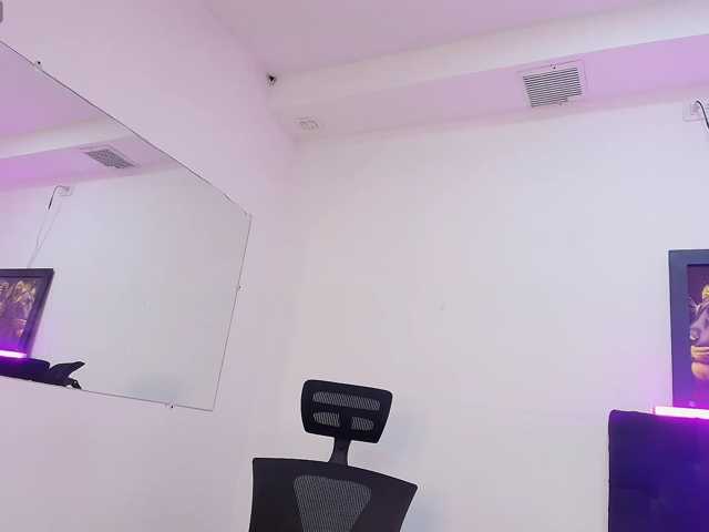 Melannyy-- live cam on BongaCams