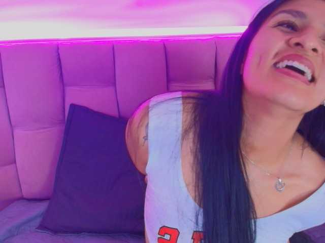 Melannyy-- live cam on BongaCams