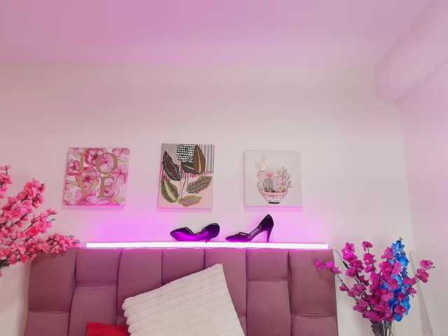 Melannyy-- live cam on BongaCams