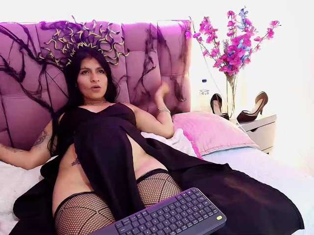 Melannyy-- live cam on BongaCams