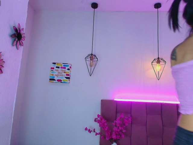Melannyy-- live cam on BongaCams