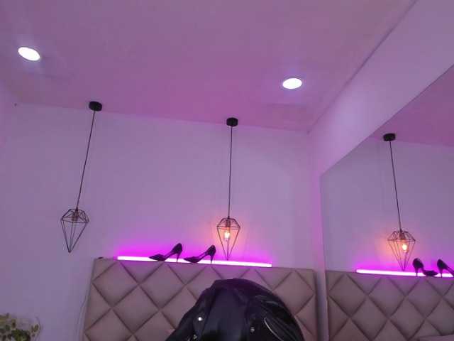 Melannyy-- Live Cam on BongaCams