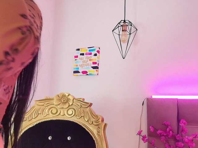 Melannyy-- live webcam show
