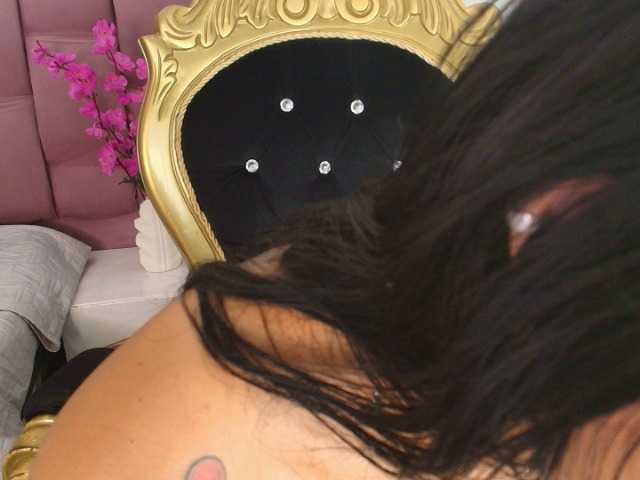 Melannyy-- live cam on BongaCams