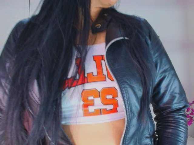 Melannyy-- live cam on BongaCams