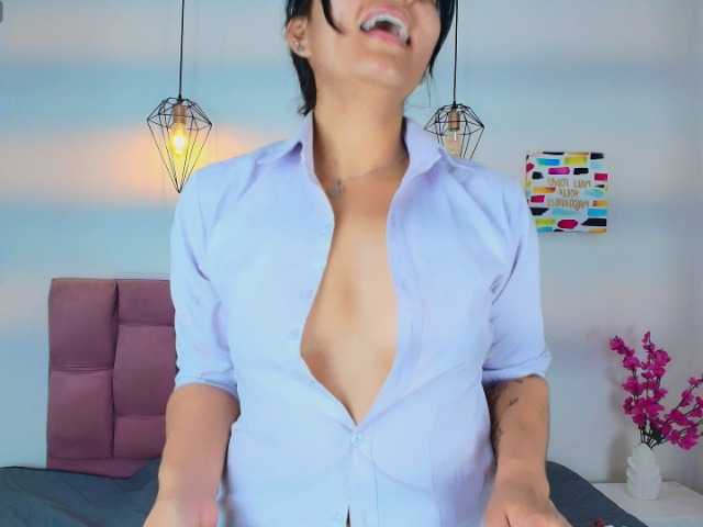 Melannyy-- live cam on BongaCams