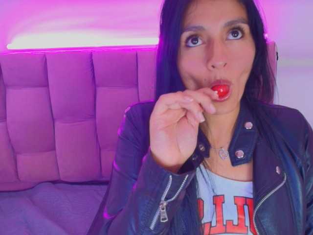Melannyy-- live cam on BongaCams