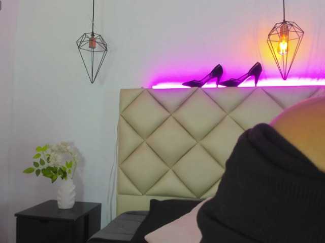 Melannyy-- live cam on BongaCams