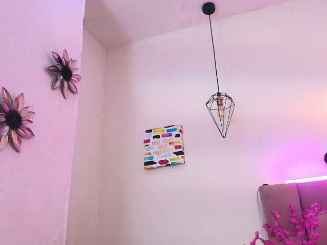 Melannyy--'s BongaCams show and profile