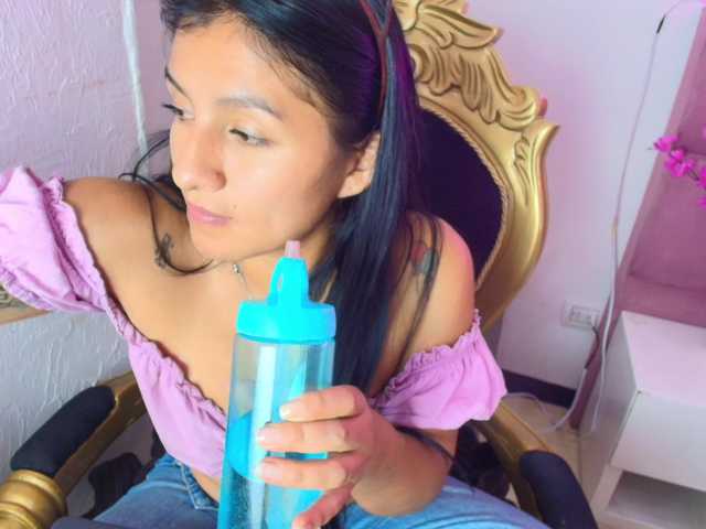 Melannyy-- live webcam show