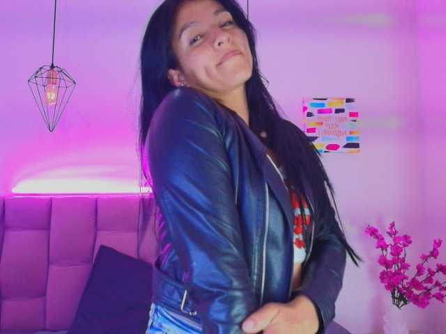 Melannyy-- live cam on BongaCams