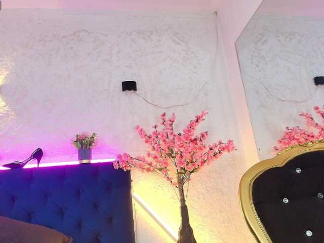 Melannyy-- live cam on BongaCams