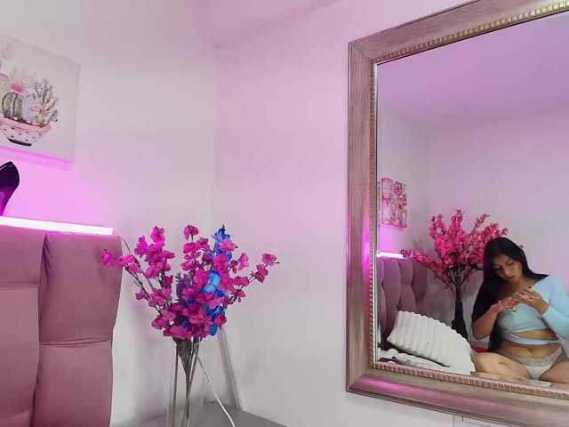 Melannyy-- live cam on BongaCams
