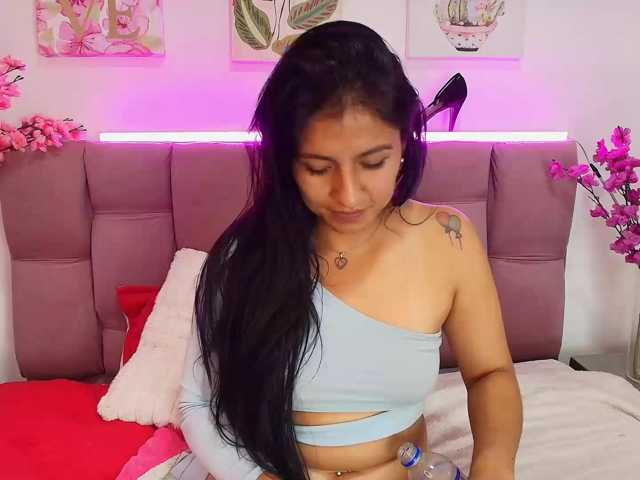 le modèle Melannyy-- est en webcam porno dans un show sur le site bongacams, il possède les tags suivants: Latino/Hispanic,Brunette,Trimmed