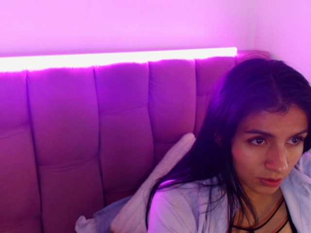 le modèle Melannyy-- est en webcam porno dans un show sur le site bongacams, il possède les tags suivants: Latino/Hispanic,Brunette,Trimmed