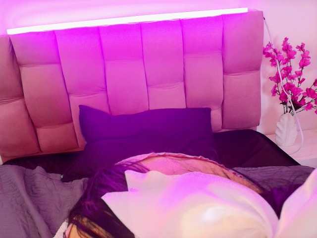 Melannyy-- live cam on BongaCams