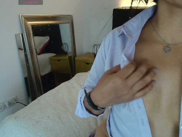 Melannyy-- live cam on BongaCams