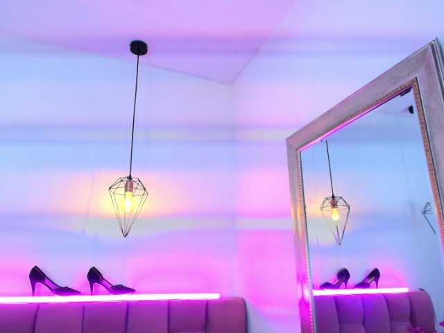 Melannyy--'s BongaCams show and profile