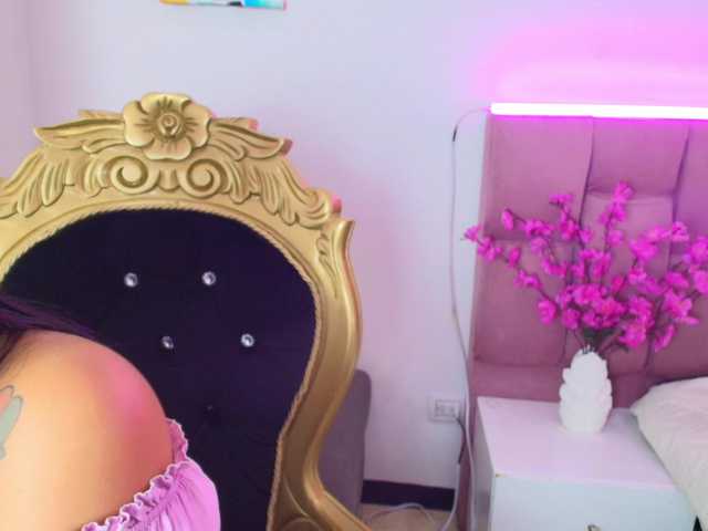 Melannyy-- live webcam show