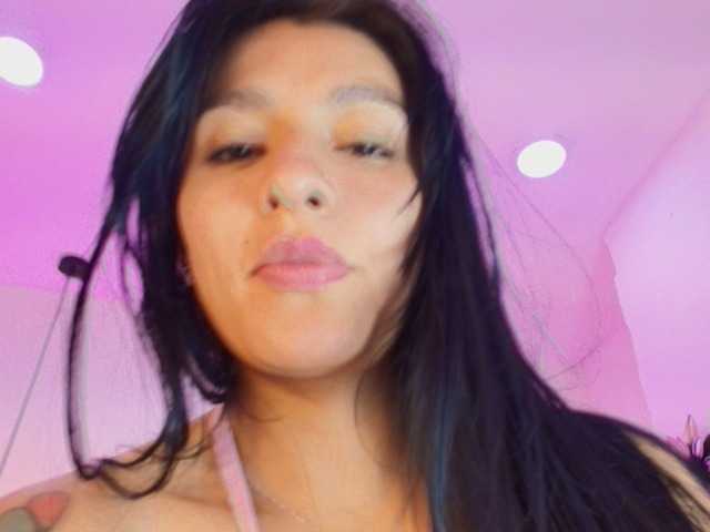 Melannyy-- live cam on BongaCams