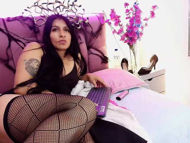 Melannyy-- live cam on BongaCams
