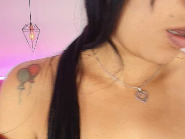 Melannyy-- live cam on BongaCams
