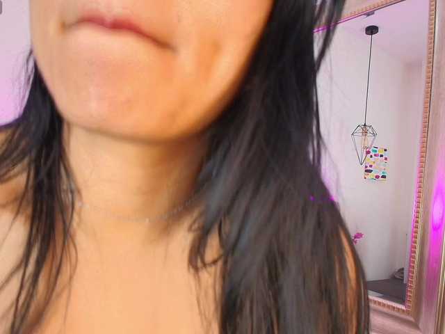 Melannyy-- live webcam show