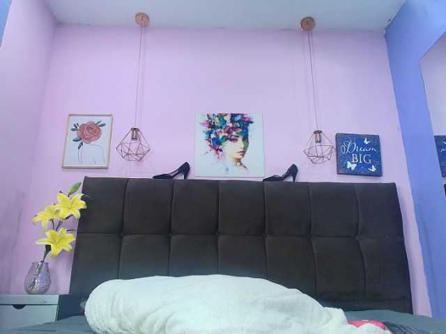 Melannyy-- live cam on BongaCams