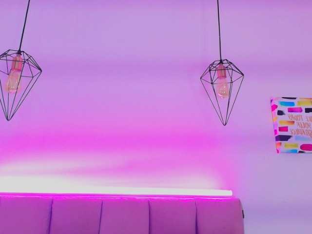 Melannyy-- live cam on BongaCams