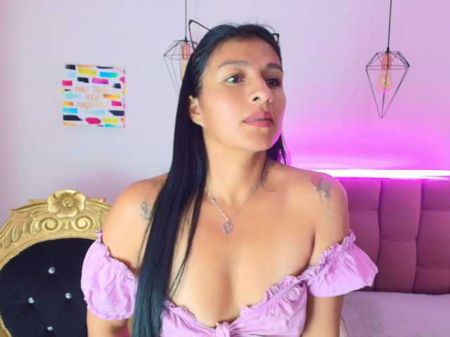 Melannyy-- live webcam show