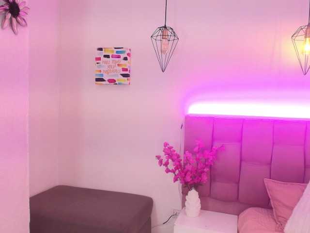 Melannyy--'s BongaCams show and profile