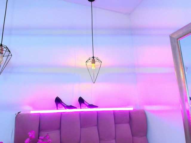 Melannyy--'s BongaCams show and profile