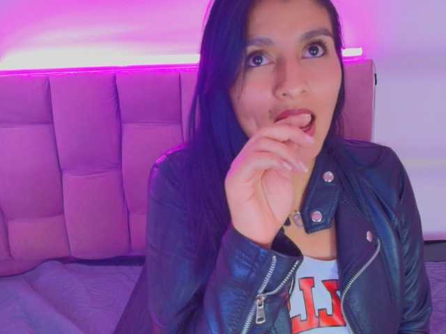 Melannyy-- live cam on BongaCams