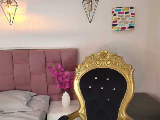 Melannyy-- live cam on BongaCams