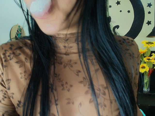 Melannyy-- live cam on BongaCams