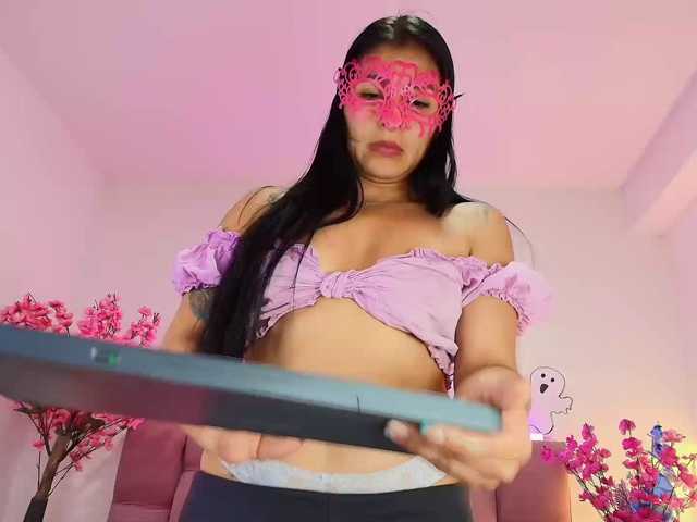 Melannyy-- live cam on BongaCams