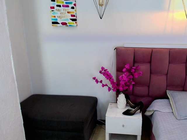 Melannyy--'s BongaCams show and profile