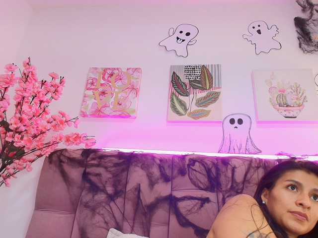 Melannyy-- live cam on BongaCams
